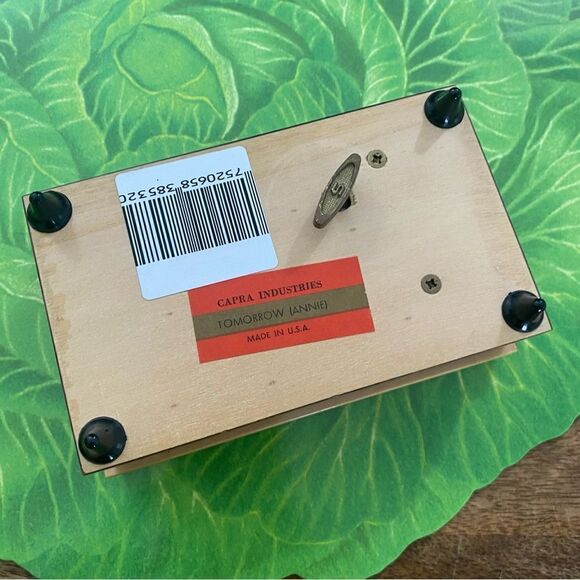Vtg Capra Italian style inlaid music box - Picture 5 of 6